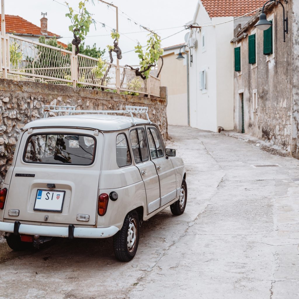 vintage-car-croatia-primosten1