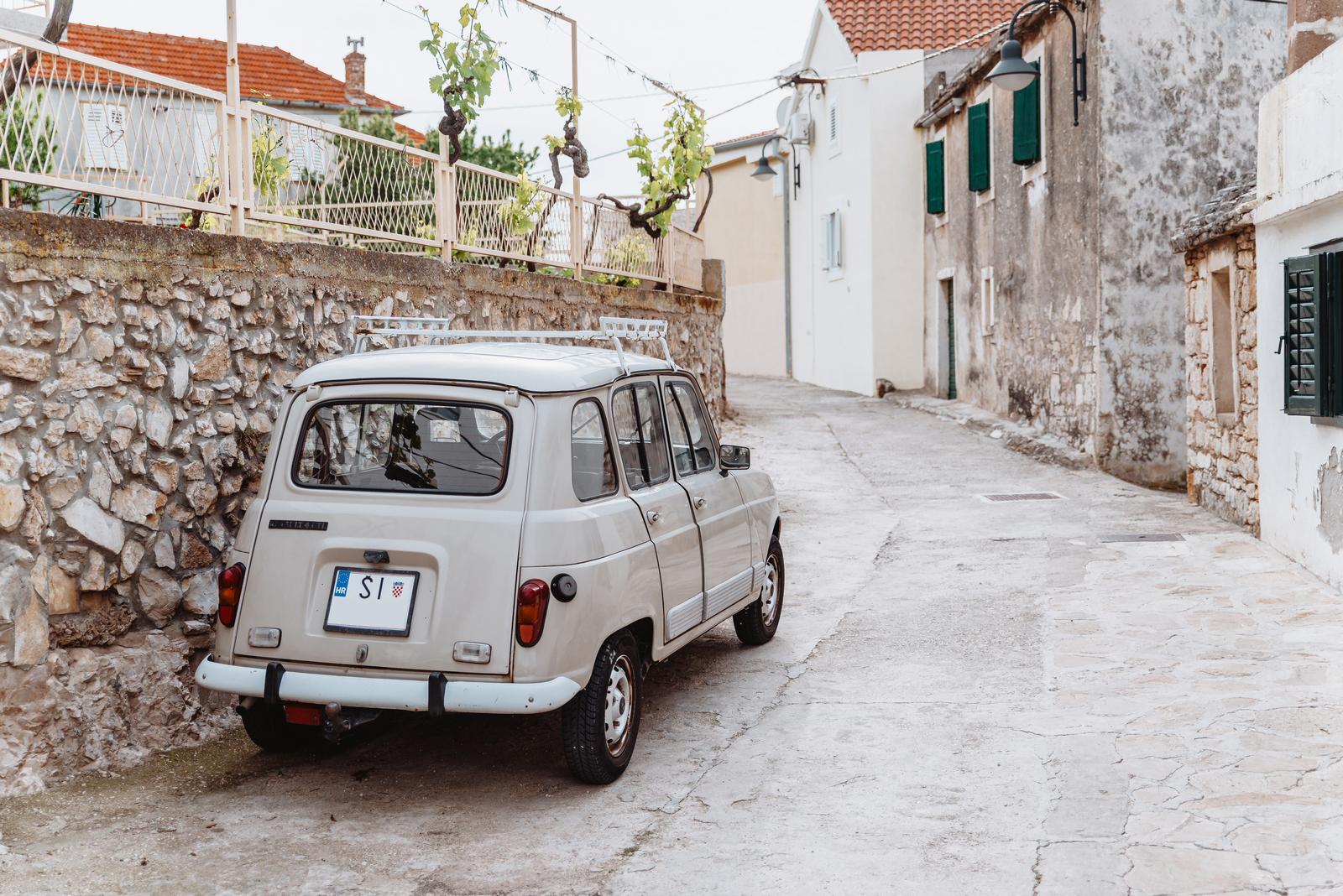 vintage-car-croatia-primosten1